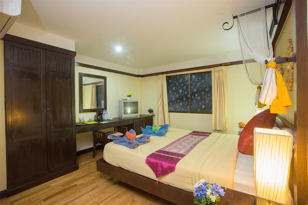 Oyo 255 The Ocean Hotel Patong Exterior foto